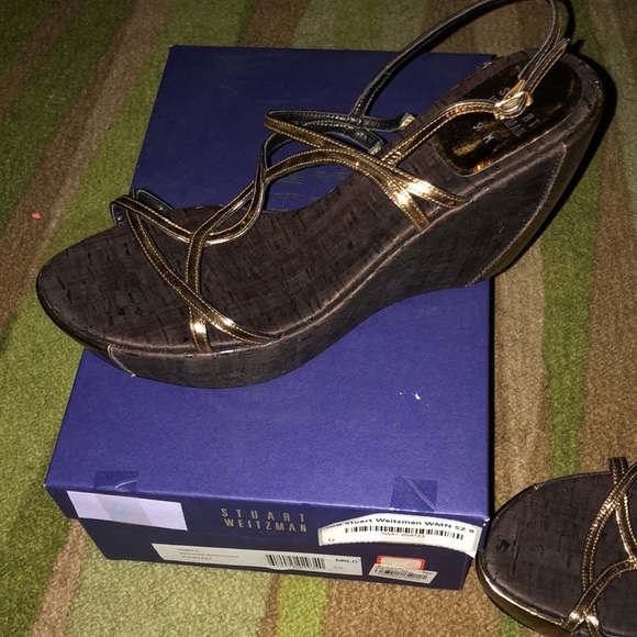 NWB- gold sandals leather Stuart Weitzman wedges - Picture 6 of 11